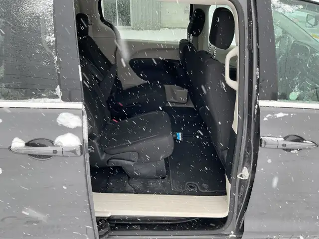 2023 Chrysler Grand Caravan SXT - Photo 12