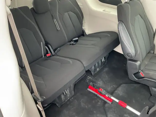 2023 Chrysler Grand Caravan SXT - Photo 13