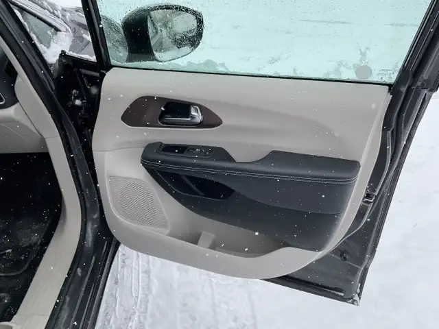 2023 Chrysler Grand Caravan SXT - Photo 27