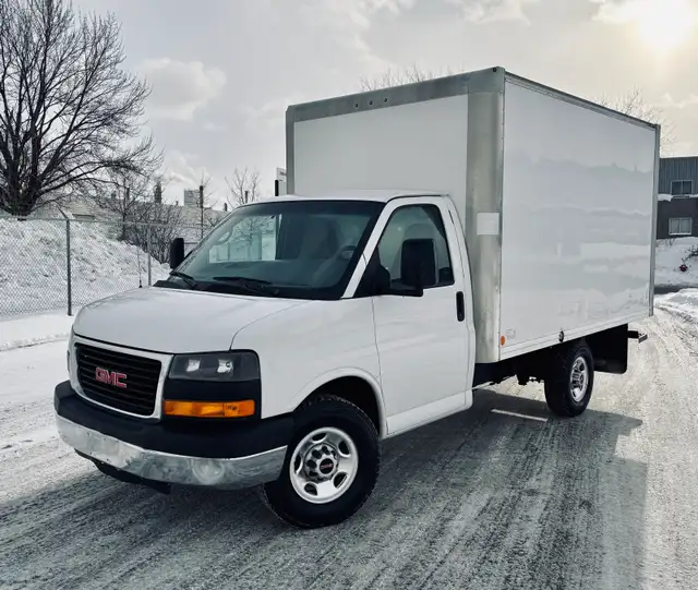 2013 GMC Savana 3500 Roue Simple Boîte de 12 Pieds