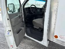 2013 GMC Savana 3500 Roue Simple Boîte de 12 Pieds - Photo 8