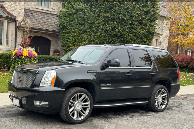 LUXURY CADILLAC ESCALADE SUV 2012 LEATHER 22' RIMS NAV SAFETIED! - Photo 2