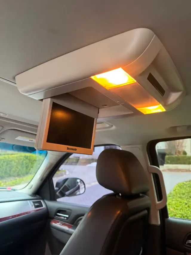 LUXURY CADILLAC ESCALADE SUV 2012 LEATHER 22' RIMS NAV SAFETIED! - Photo 4