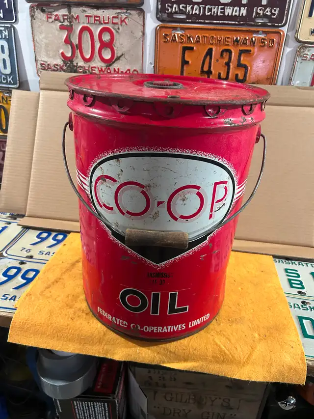 Vintage coop 5 gallon pail