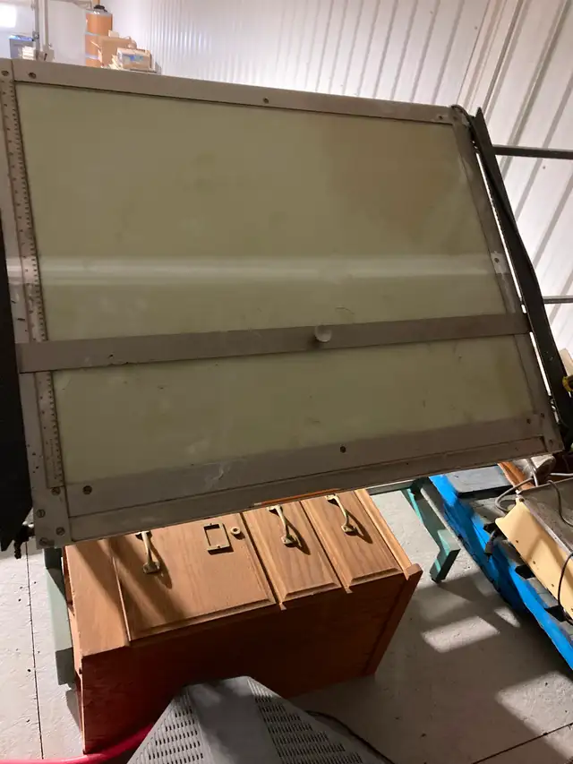 Drafting or Art craft Table, Iluminated - Photo 3