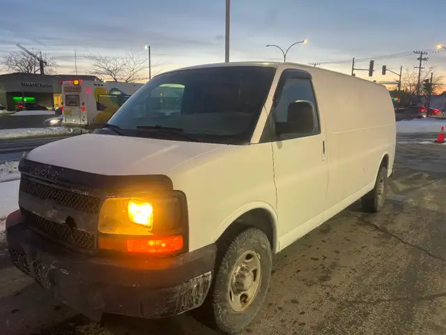 2009 Chevrolet Express Cargo Van 2500 V8 4.8L 155" Full Size