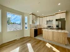 New Luxury 2-Bed 2 Bath Garage Suite in Inner-City Extended