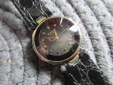 Womens  quartz  watch  working