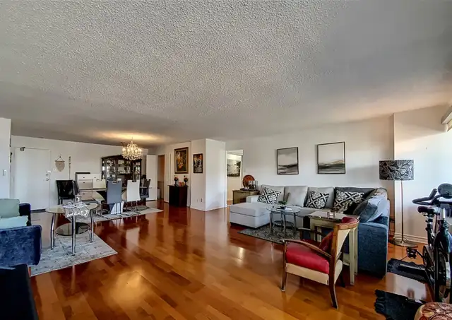 Condo 2 ch 1189pi² 16e étage Garage Piscine St-Laurent