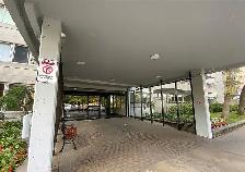 Condo 2 ch 1189pi² 16e étage Garage Piscine St-Laurent - Photo 10