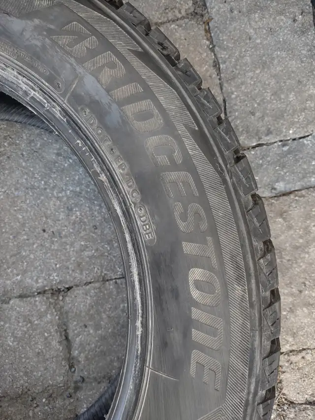 4 pneus hiver Bridgestone Blizzak 235-60R18 comme neufs - Photo 4