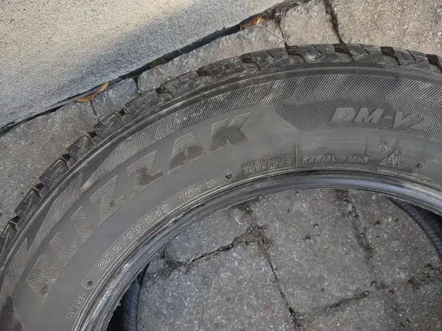 4 pneus hiver Bridgestone Blizzak 235-60R18 comme neufs - Photo 5