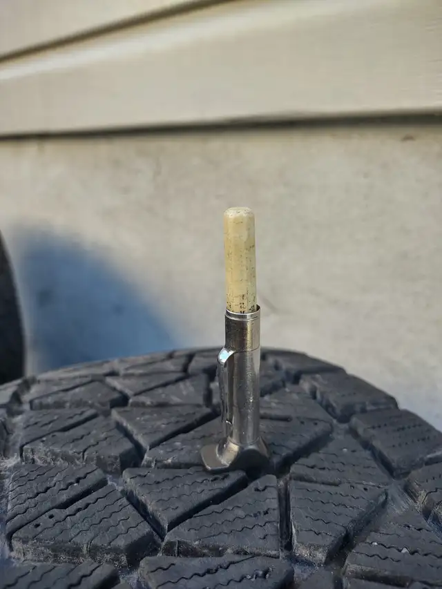 4 pneus hiver Bridgestone Blizzak 235-60R18 comme neufs - Photo 7