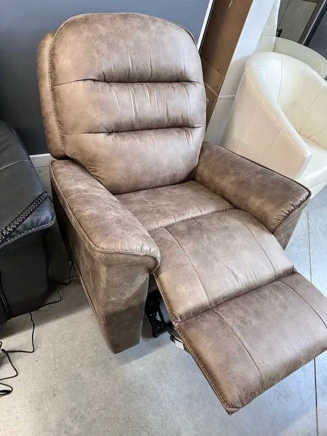 Brown fabric power reclining lift chair - Photo 3