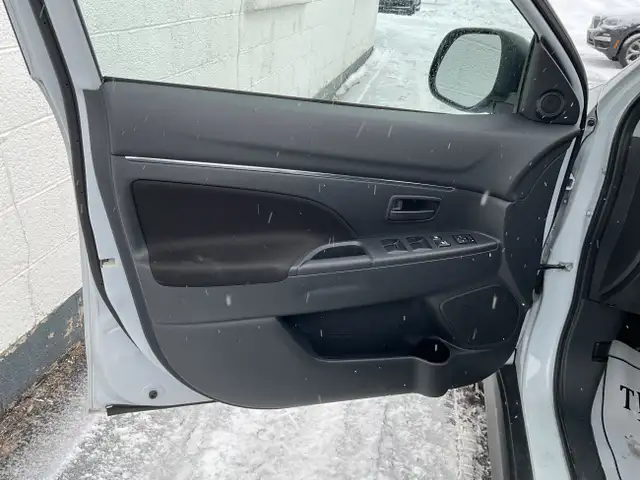 2024 Mitsubishi RVR ES - Photo 16