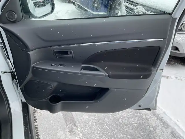 2024 Mitsubishi RVR ES - Photo 17