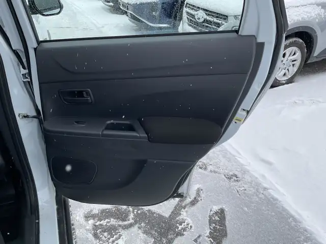 2024 Mitsubishi RVR ES - Photo 19