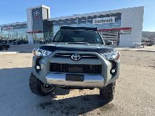 2022 Toyota 4Runner 4DR 4WD SUNROOF / RUNNING BOARDS / APPLE AND - Photo 8