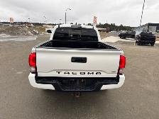 2017 Toyota Tacoma TRD Sport SUNROOF / HEATED SEATS / REAR CAMER - Photo 4