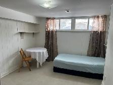 BRIGHT ROOM BASEMENT-50m TO PLAZA STEELES/BATHURST NEAR BUS