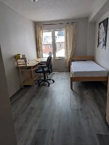 2nd flr Large Room Private Bath Parking @York University Village