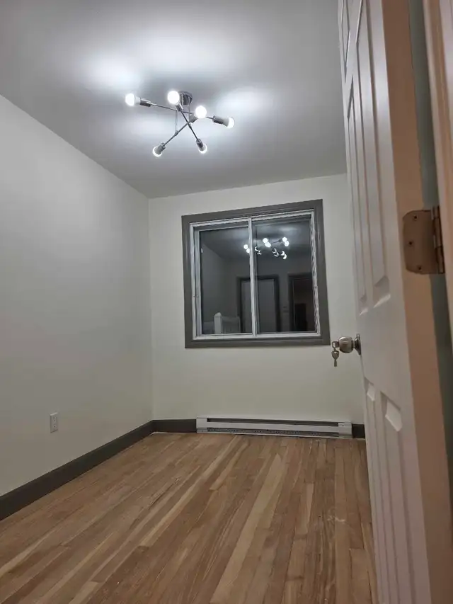 5 1/2 lumineux et spacieux pres de tous les services metro fabre - Photo 5