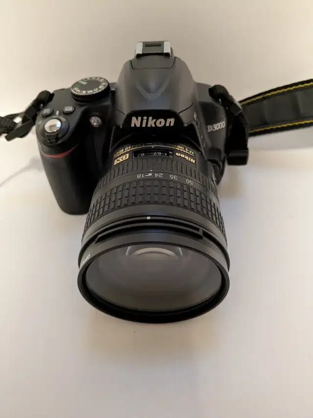 NIKON D5200 24.2MP DSLR CAMERA, 18-70 LENS, 64GB, BAG