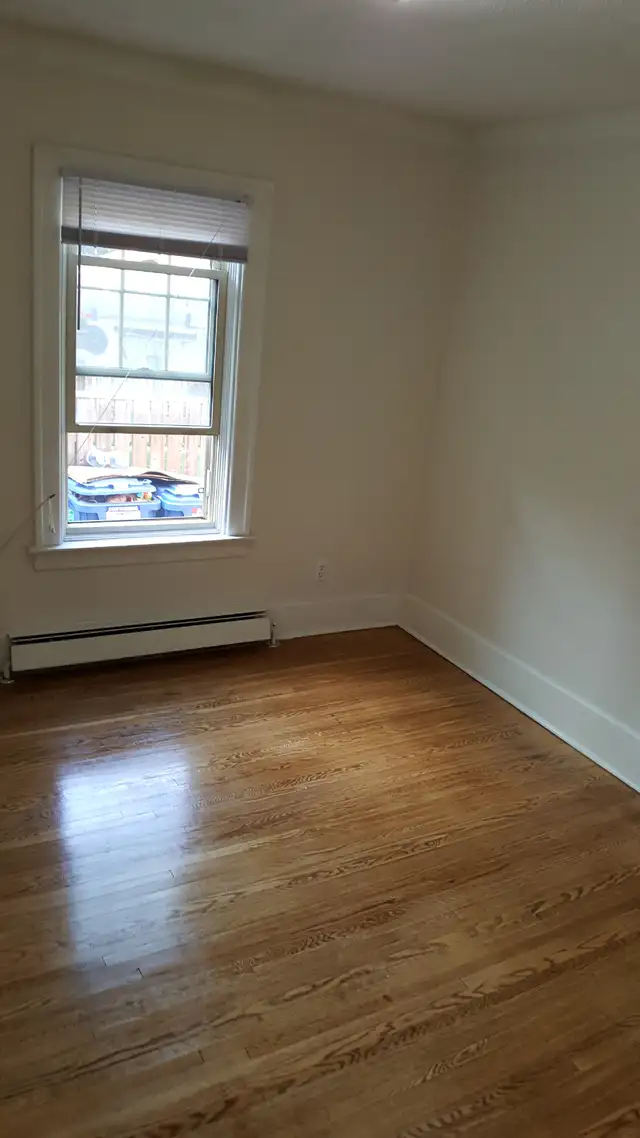 Walkerville 2 bedroom apartment available contact 519-566-8228 - Photo 6