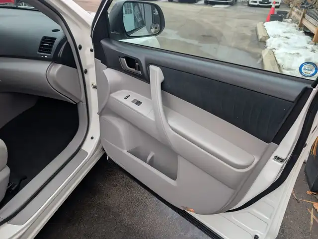 2012 Toyota Highlander - Photo 21