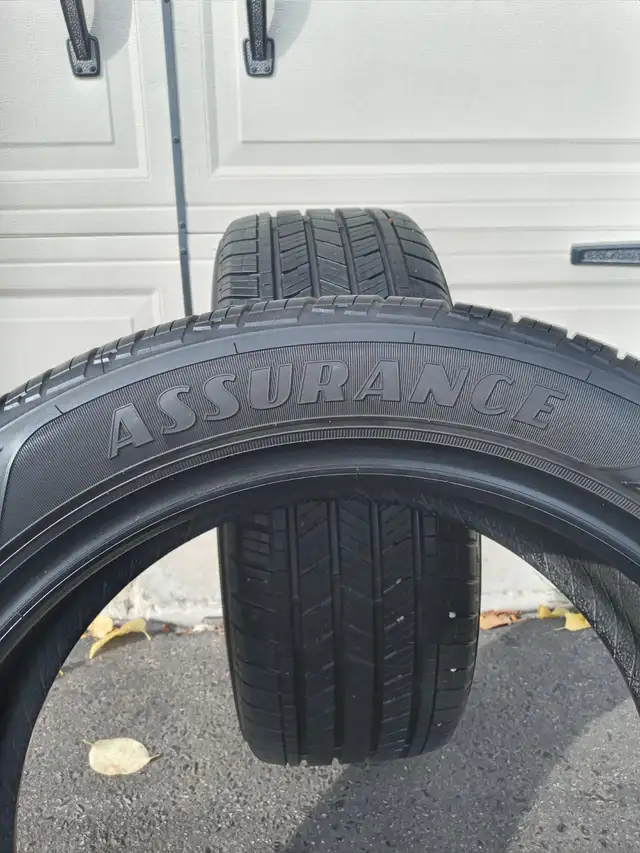 2 tires GOODYEAR 215/50/R18 all season. - Photo 6