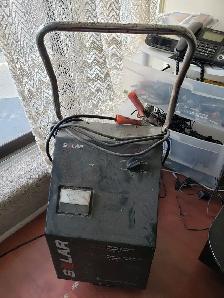 BATTERY CHARGER ON WEELS IN GOOD COND.