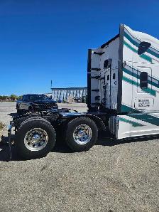 2017 Freightliner Cascadia - Photo 3