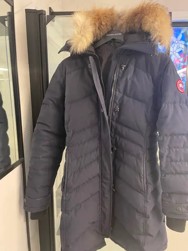 Manteau Canada goose modèle lorette bleu marine grandeur médium