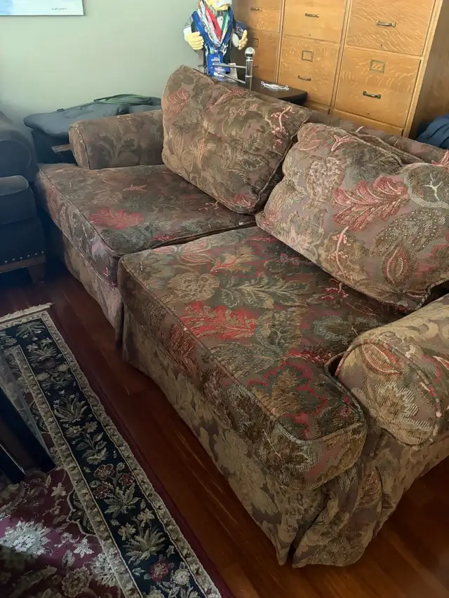 Free Couch - Photo 2
