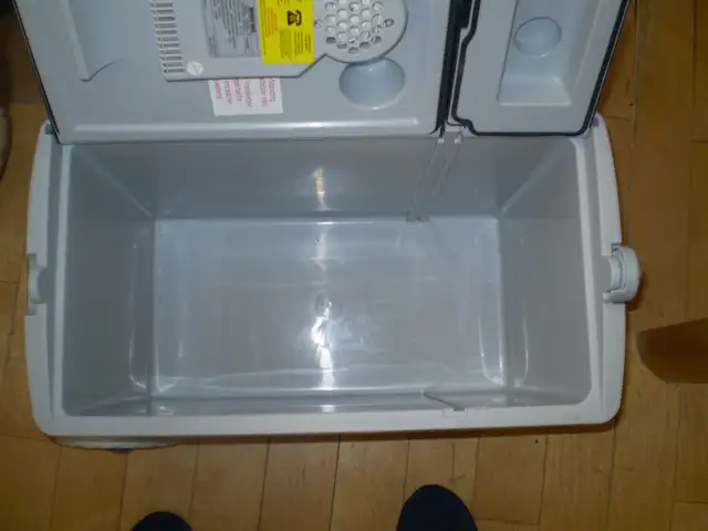 NEWER MOBICOOL W38 12 VOLT WHEELED COOLER-USED-WORKS-$100 - Photo 4
