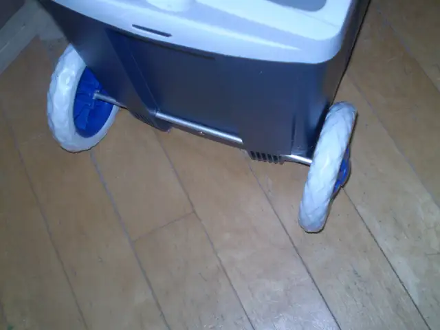 NEWER MOBICOOL W38 12 VOLT WHEELED COOLER-USED-WORKS-$100 - Photo 6