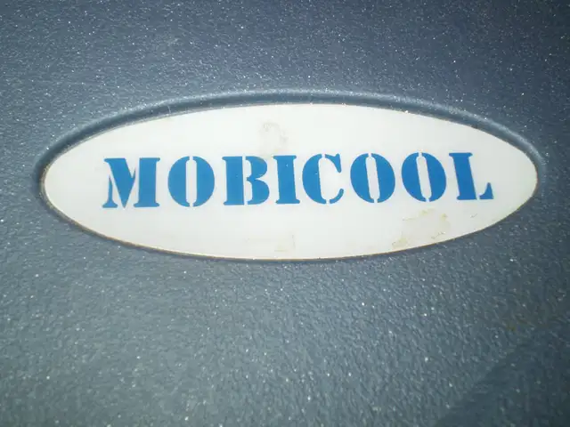 NEWER MOBICOOL W38 12 VOLT WHEELED COOLER-USED-WORKS-$100 - Photo 10
