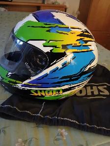 Casque de moto SHOEI état comme neuf.