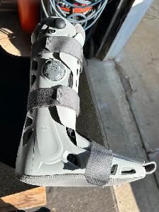 FOR SALE Air/CAST Select Standard Walking Boots