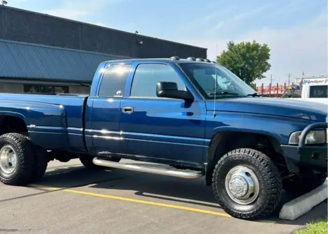 2002 Dodge 3500 - Photo 3