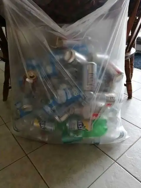 looking for free recyclables - Photo 2