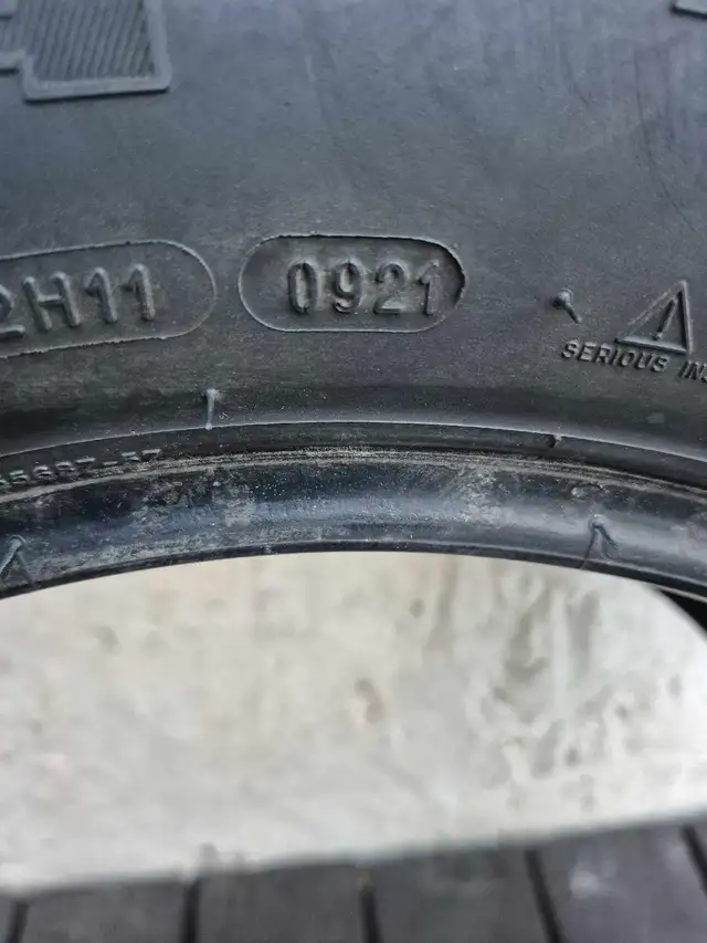 225/65/17 All Season - Photo 3