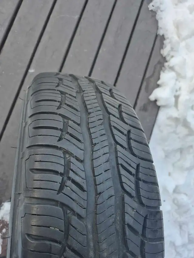 225/65/17 All Season - Photo 4