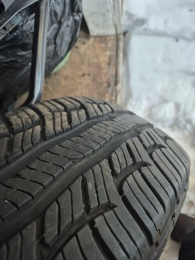 225/65/17 All Season - Photo 5