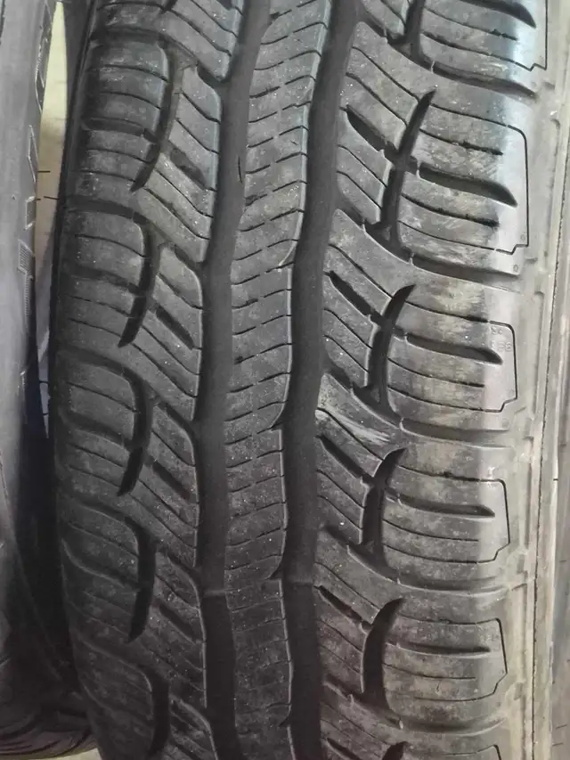 225/65/17 All Season - Photo 6