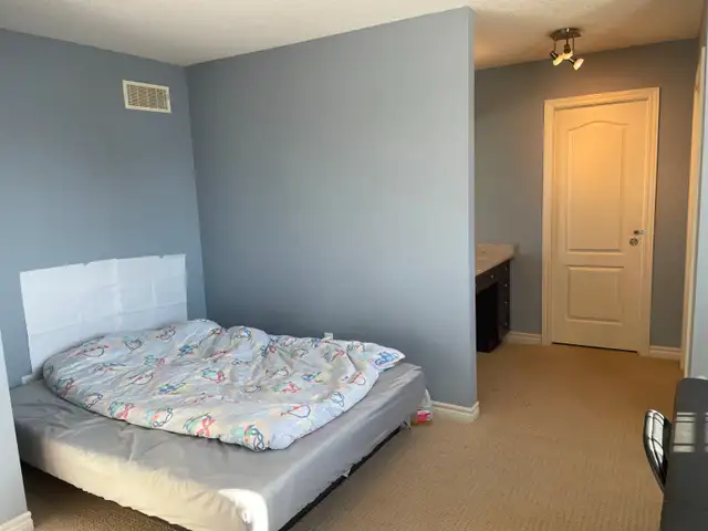 Room for rent (large room / beautiful home / great location) - Photo 7