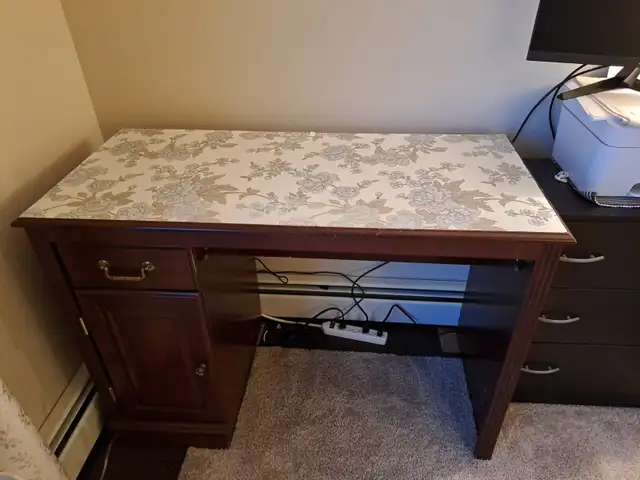 Free desk