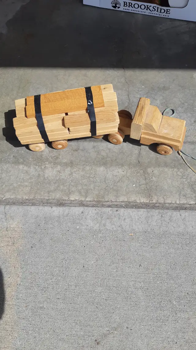 Large Wooden Truck and Block Set - Photo 2