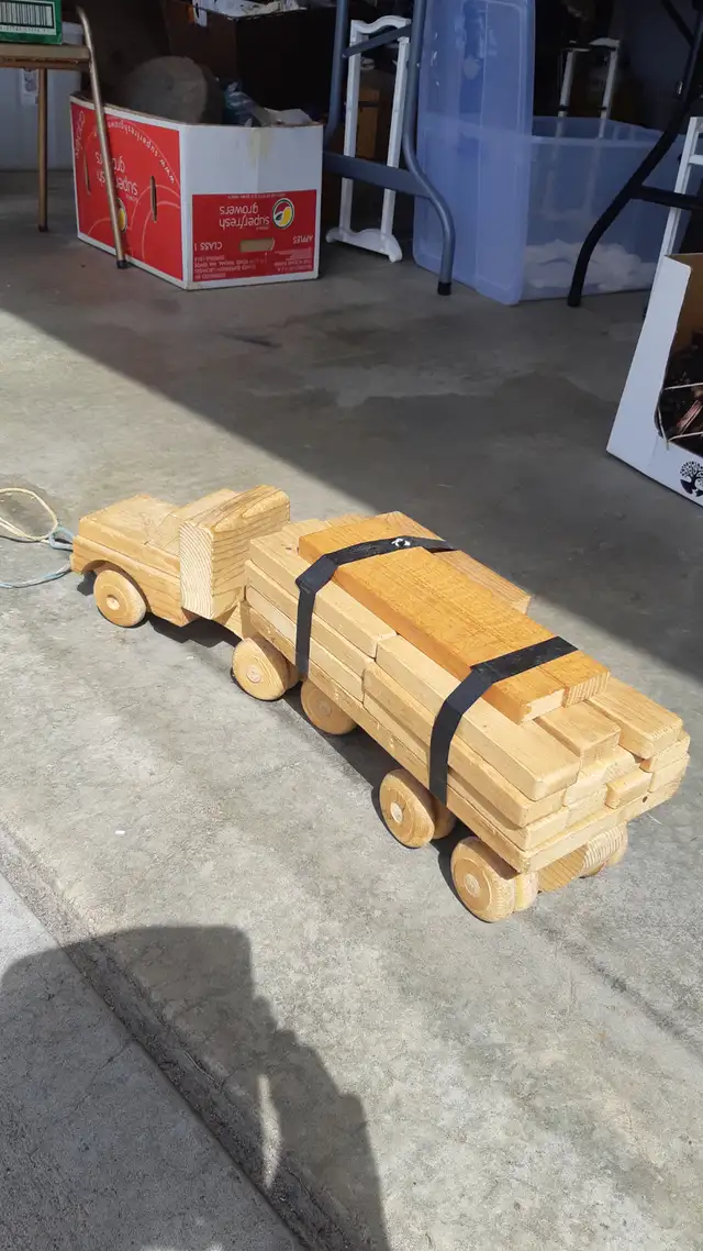 Large Wooden Truck and Block Set - Photo 3