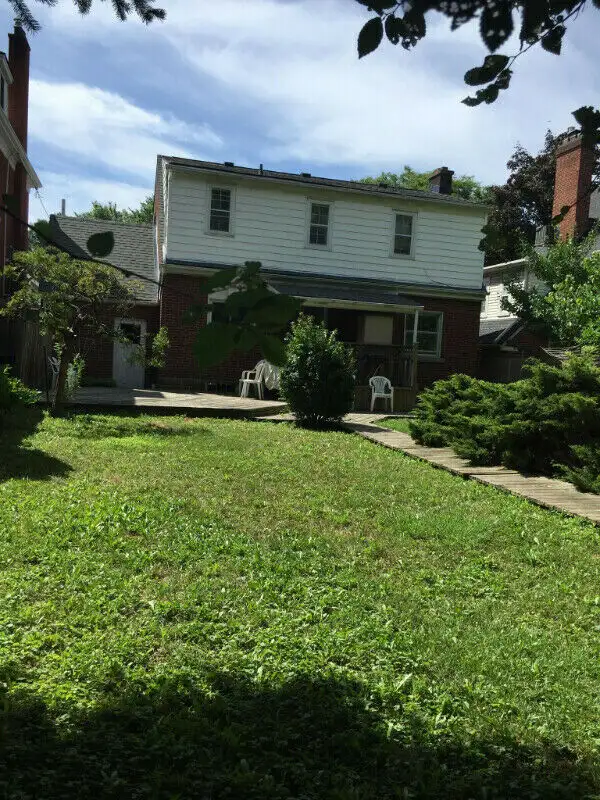 BRIGHT Upper Room for Rent Near McMaster Campus ($900 ALL INCL) - Photo 8